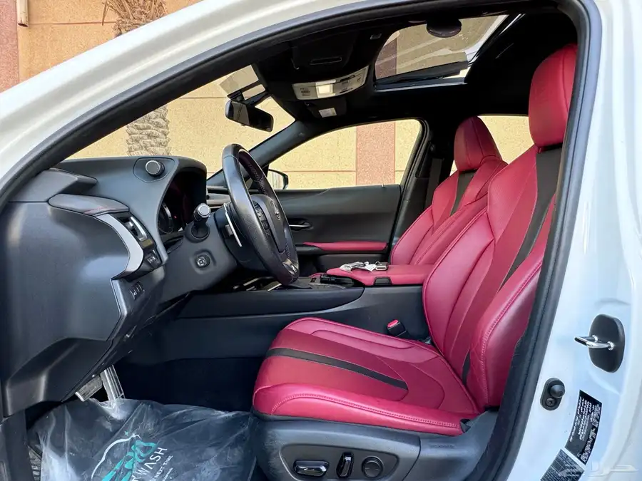 لكزس UX200 F SPORTS 2021 23