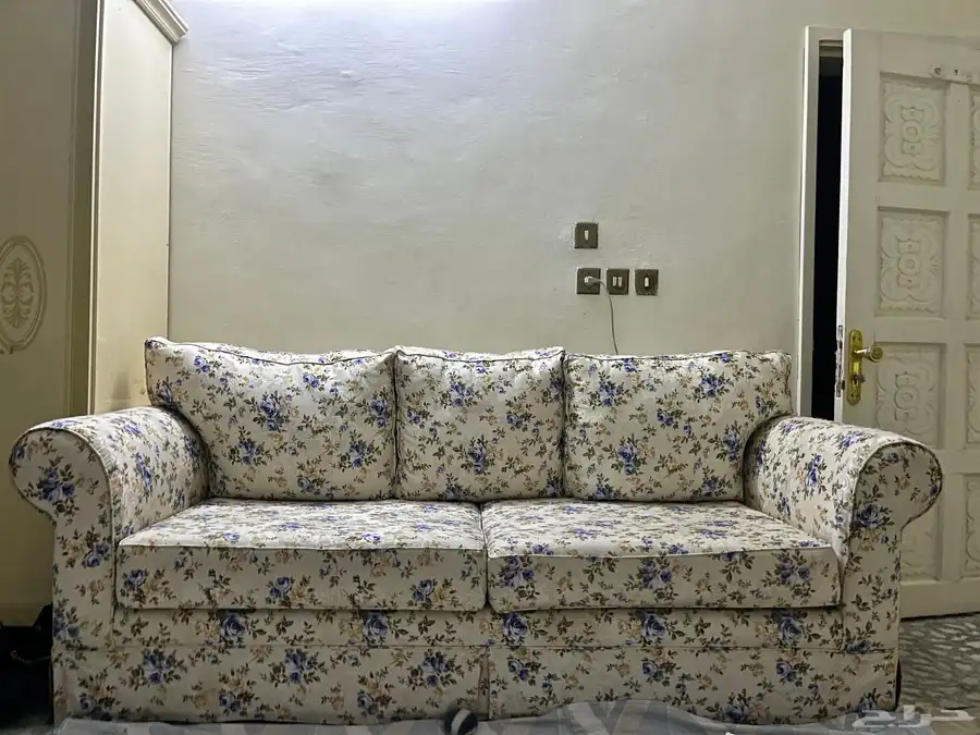 أربع أرائك مستعملة 2