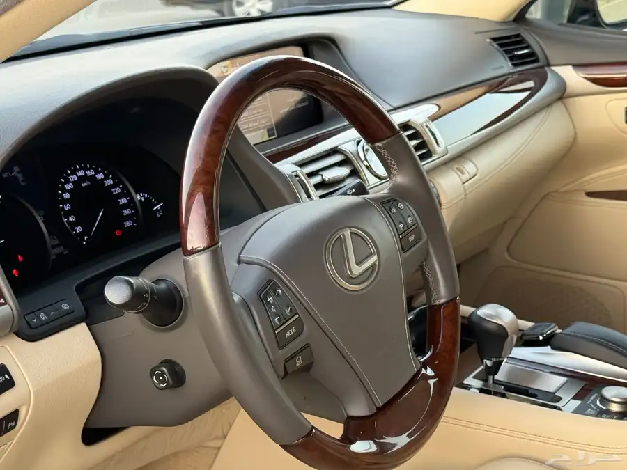 لكزس LS600 H 7
