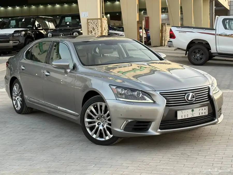 لكزس LS600 H 5