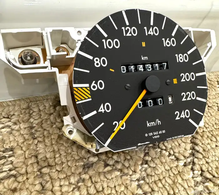 مرسيدس 420SEL عداد سرعة 1