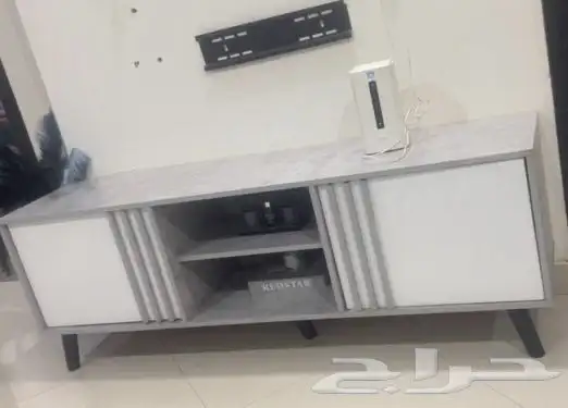 طاولة بلازما وطاوله مع خدمات 0