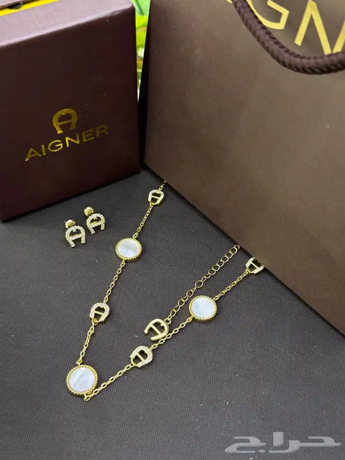 طقوم ماركات متنوعه نسائيه 20