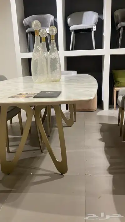 طاولة طعام أليكسا من تنات ل 5