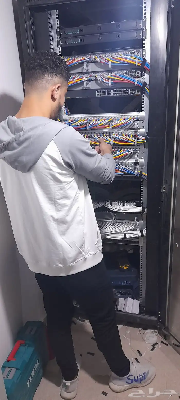 مهندس كاميرات مراقبة وشبكات 15