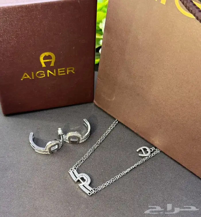 طقوم ماركات متنوعه نسائيه 22