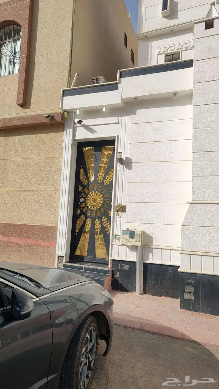 للإيجار شقة 3 غرف مع سطح خاص بالجنادرية (المعالي) 0