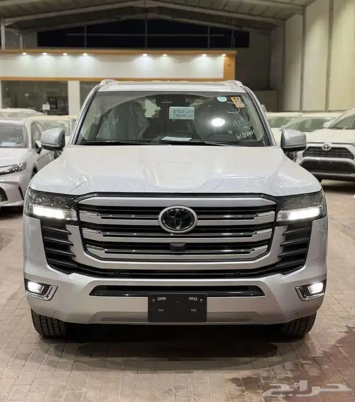 تويوتا لاندكروزر GXR3 2025 بنزين - وكيل عبداللطيف جميل 1