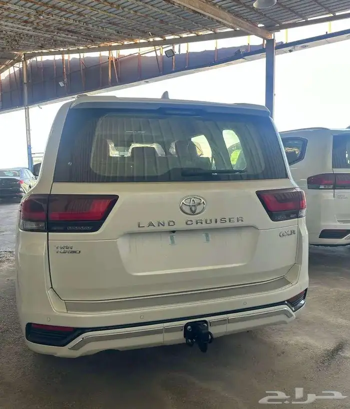 تويوتا لاندكروزر GXR4 2025 بنزين - وكيل عبداللطيف جميل 4