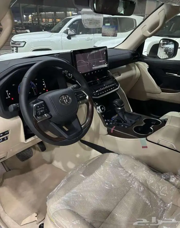 تويوتا لاندكروزر GXR4 2025 بنزين - وكيل عبداللطيف جميل 5