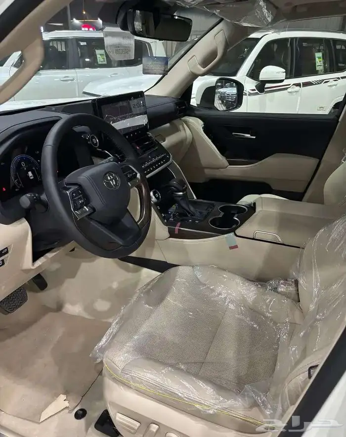 تويوتا لاندكروزر GXR4 2025 بنزين - وكيل عبداللطيف جميل 7