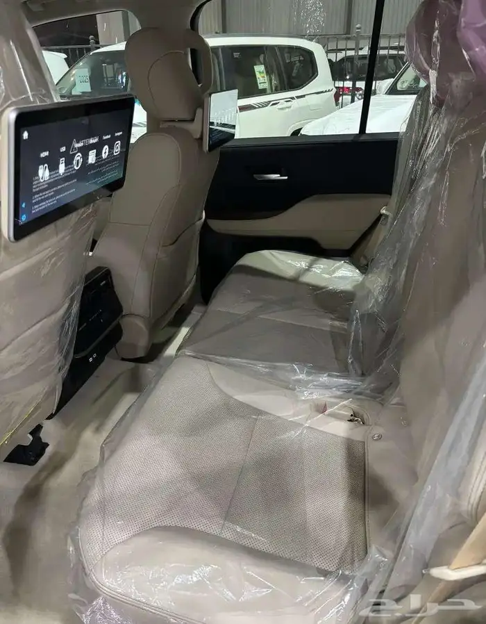تويوتا لاندكروزر GXR4 2025 بنزين - وكيل عبداللطيف جميل 8