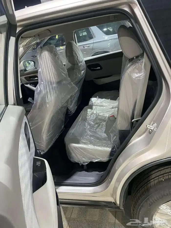 نيسان اكستريل ستاندر ونص فل 5 و7 مقاعد موديل 2025 11