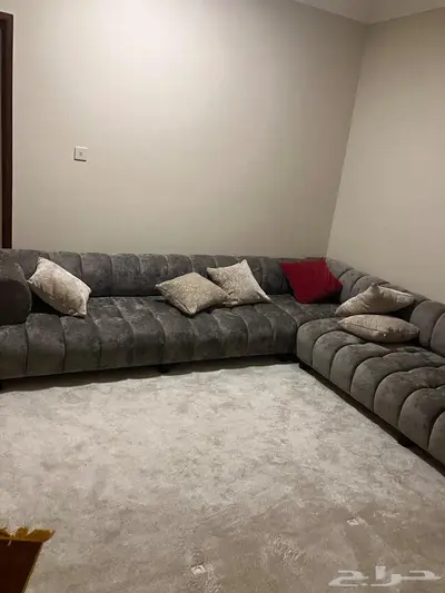 مكيف وتلفزيون OLED LG وكنب كلها شبه جديده 3