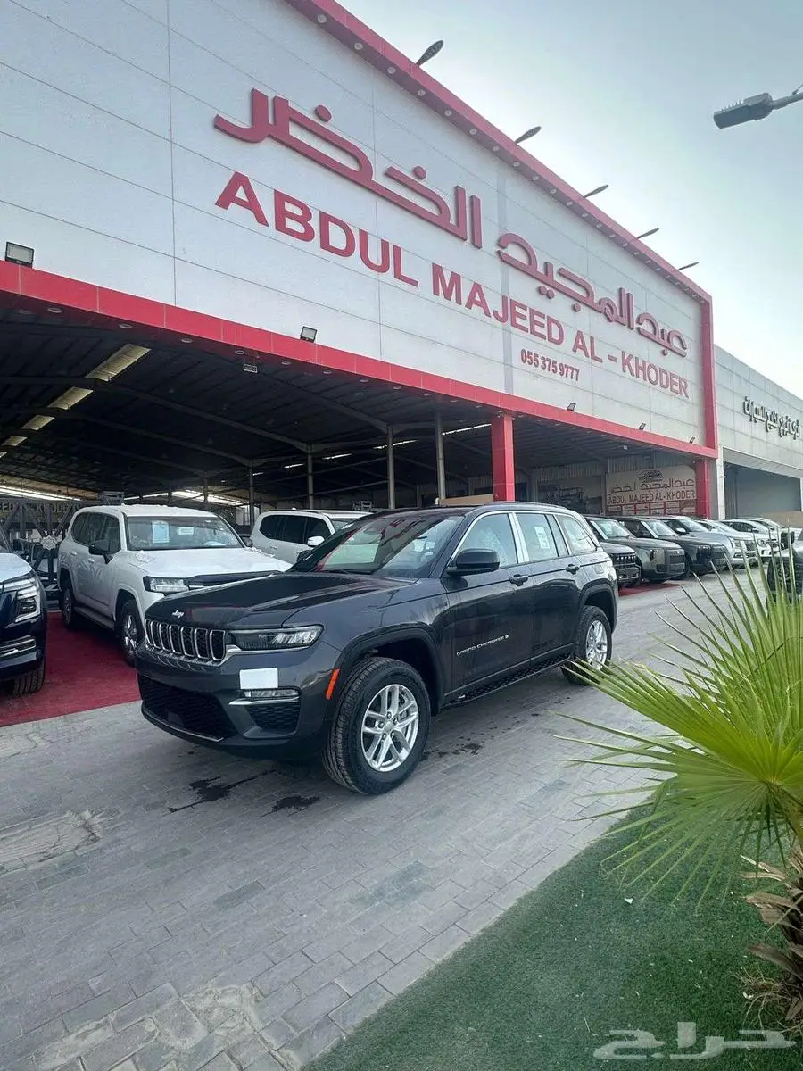 جيب جراند شيروكي 2025 لاريدو يوجد 50 50 1