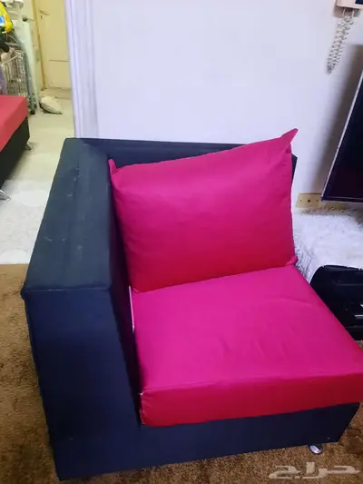 5 جلسات و طاوله و سرير اطفال و سرير ابيض بدون فرش 3