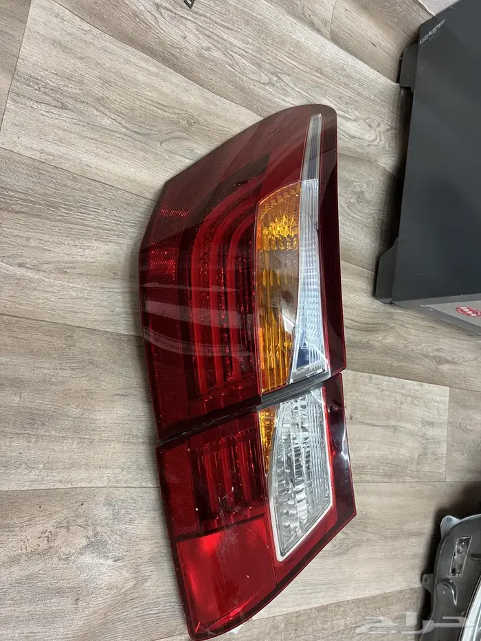 للبيع اصطبات خلفية لكزس LS460 مديل 2012 1