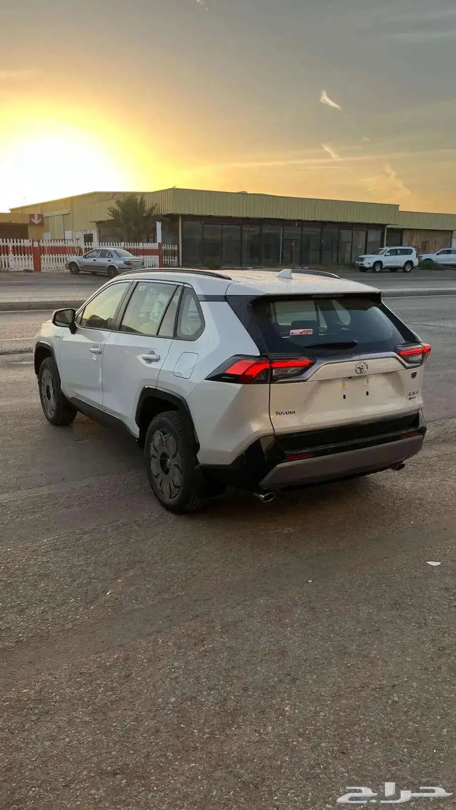 راف فور XLE بنزين نص فل 2025 عرض خاص 5
