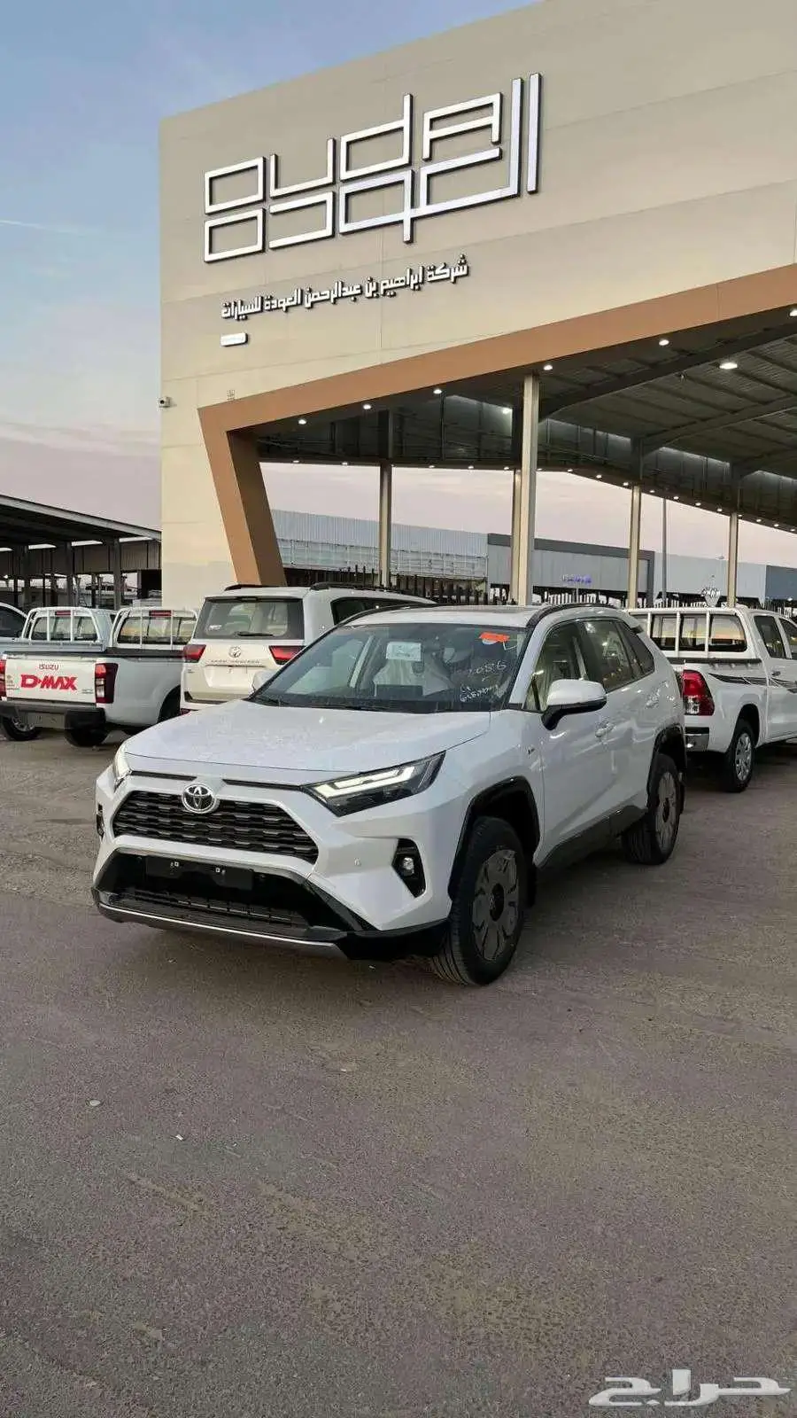 راف فور XLE بنزين نص فل 2025 عرض خاص 2