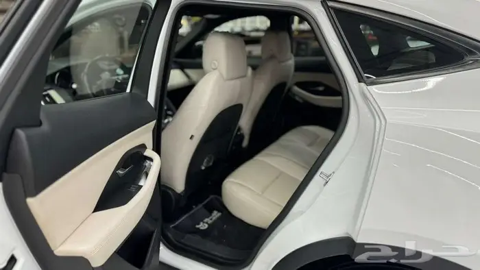 2018 جاكوار اي بيس E-PACE 15