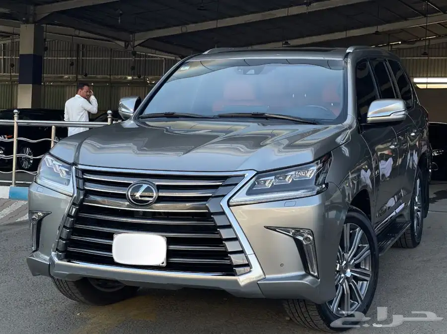 لكزس LX570s 2017 فل كامل 11