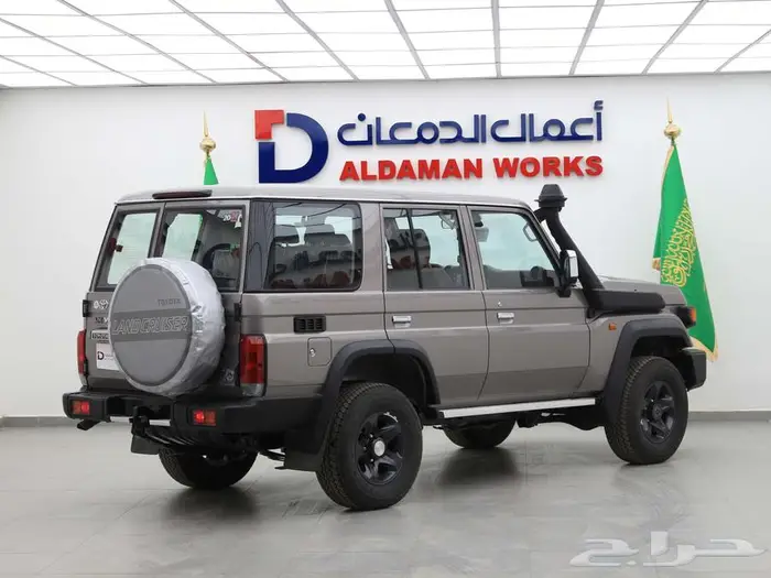 جيب لاندكروزر ربع نص فل 2024 ( كويتي ) 3