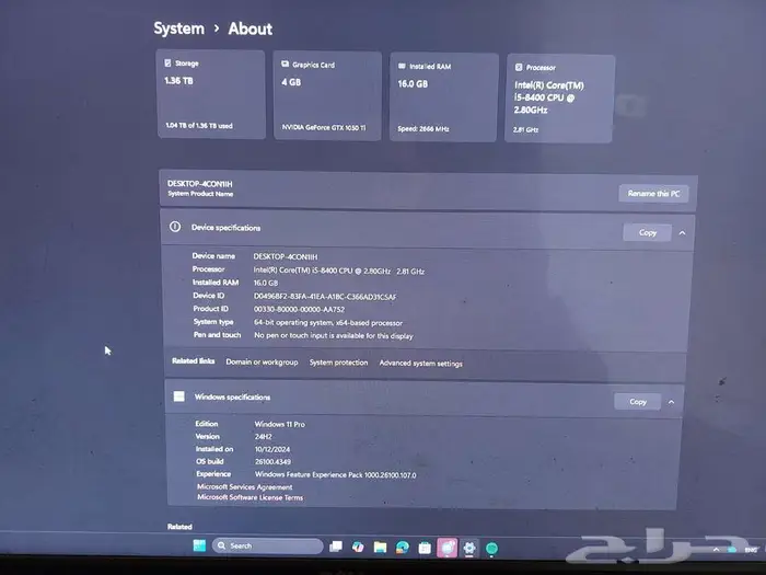 PC Screen mouse keyboard and headphone 3