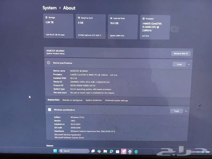 PC Screen mouse keyboard and headphone 3