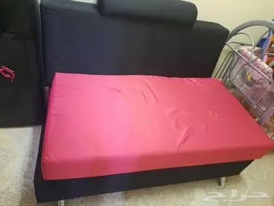5 جلسات و طاوله و سرير اطفال و سرير ابيض بدون فرش 0