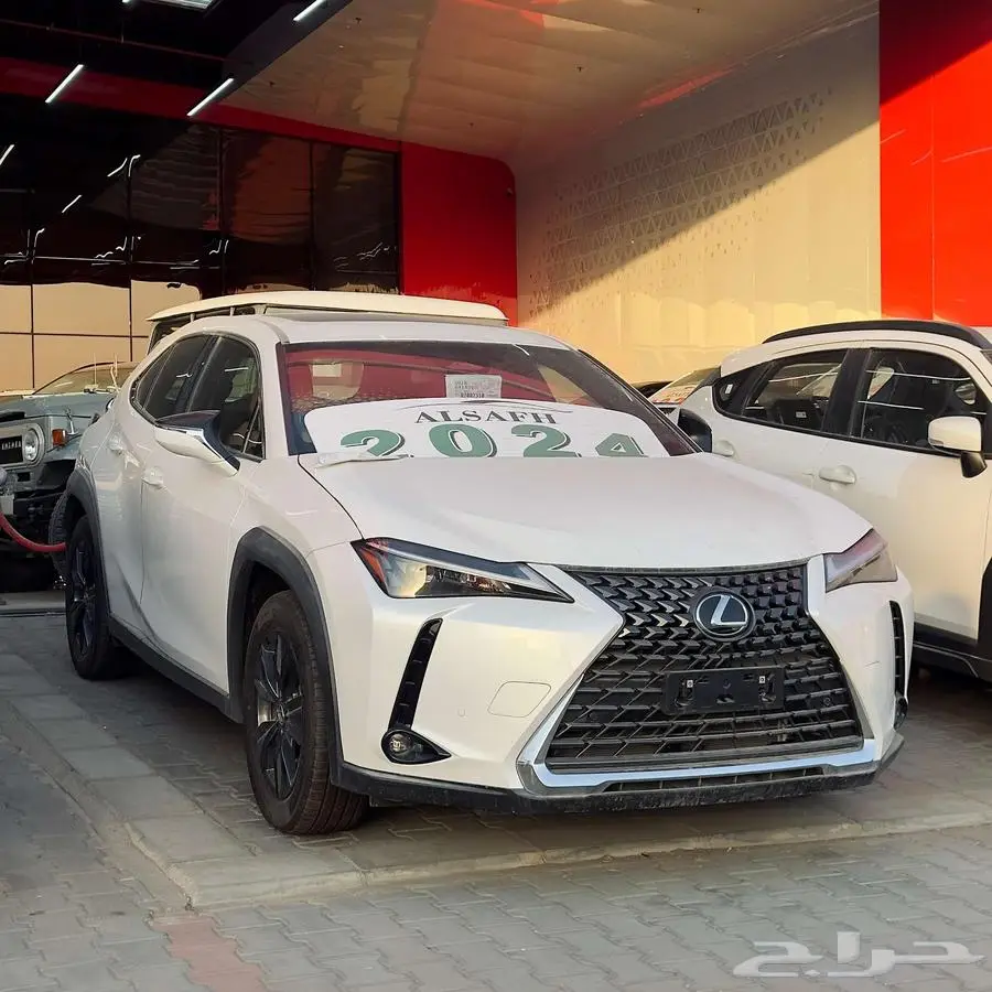 لكزس UX300 AH 2024 8
