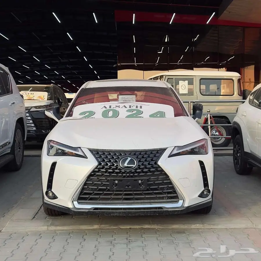 لكزس UX300 AH 2024 7