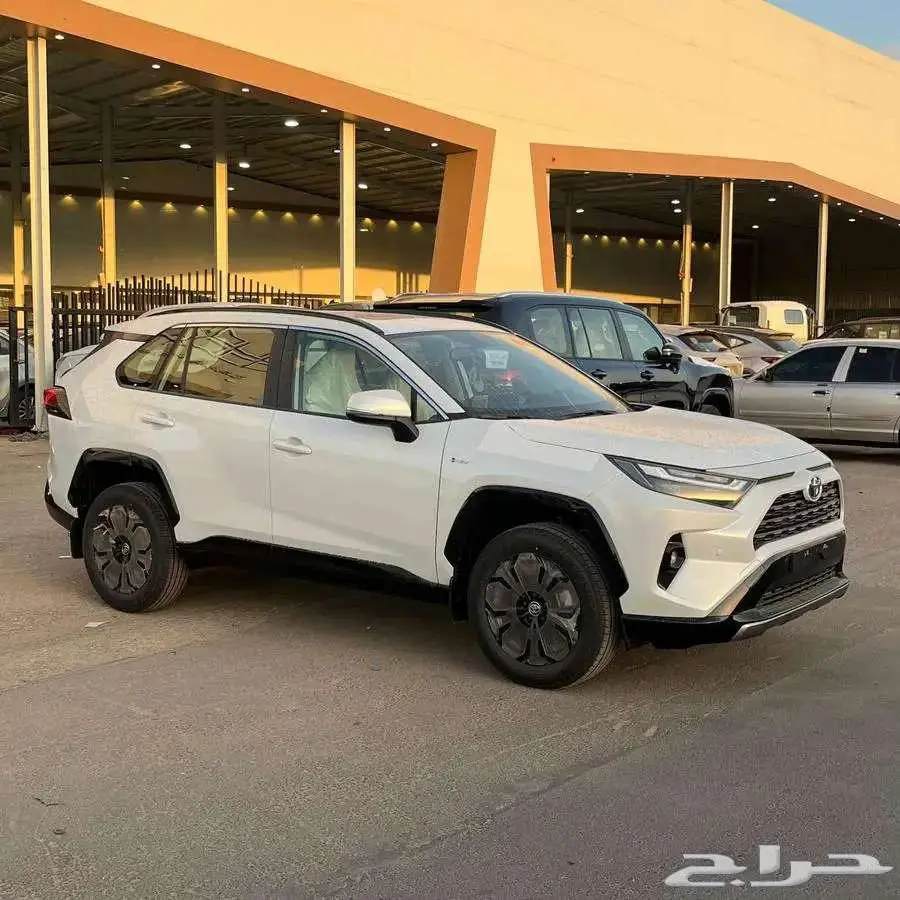 راف فور XLE بنزين نص فل 2025 عرض خاص 3