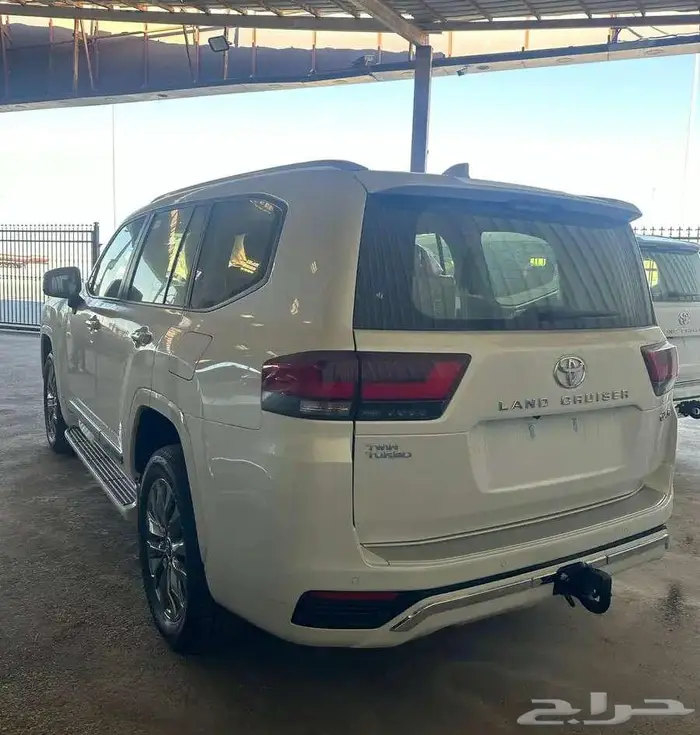 تويوتا لاندكروزر GXR4 2025 بنزين - وكيل عبداللطيف جميل 3