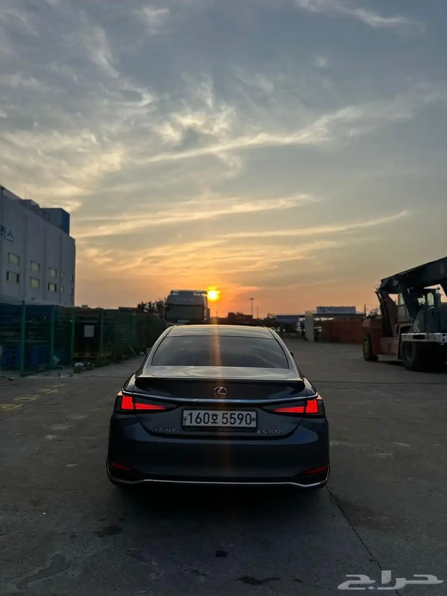 لكزس 2020 ES 300 H ( تم البيع ) 3