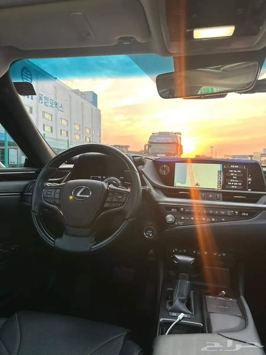 لكزس 2020 ES 300 H ( تم البيع ) 18