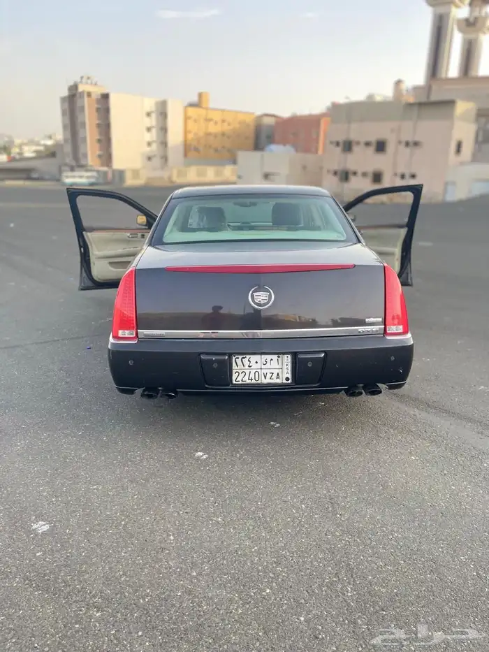 كاديلاك DTS 2009 5