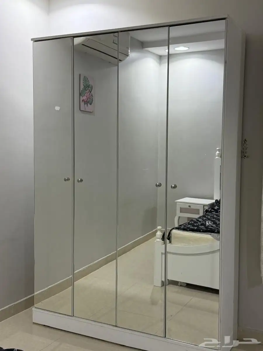 اثاث وثلاجه مع طاوله طعام مع غرف نوم بدون مكيفات 8