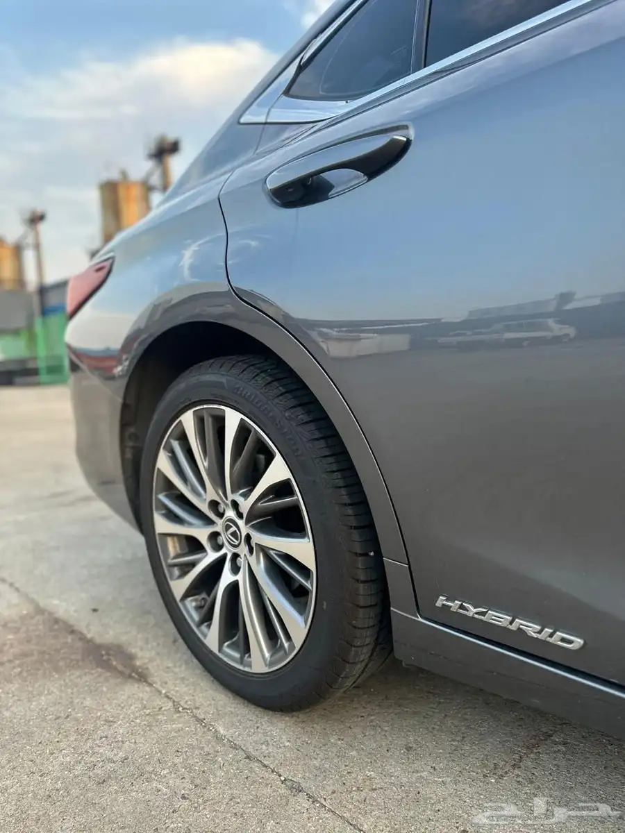 لكزس 2020 ES 300 H ( تم البيع ) 10