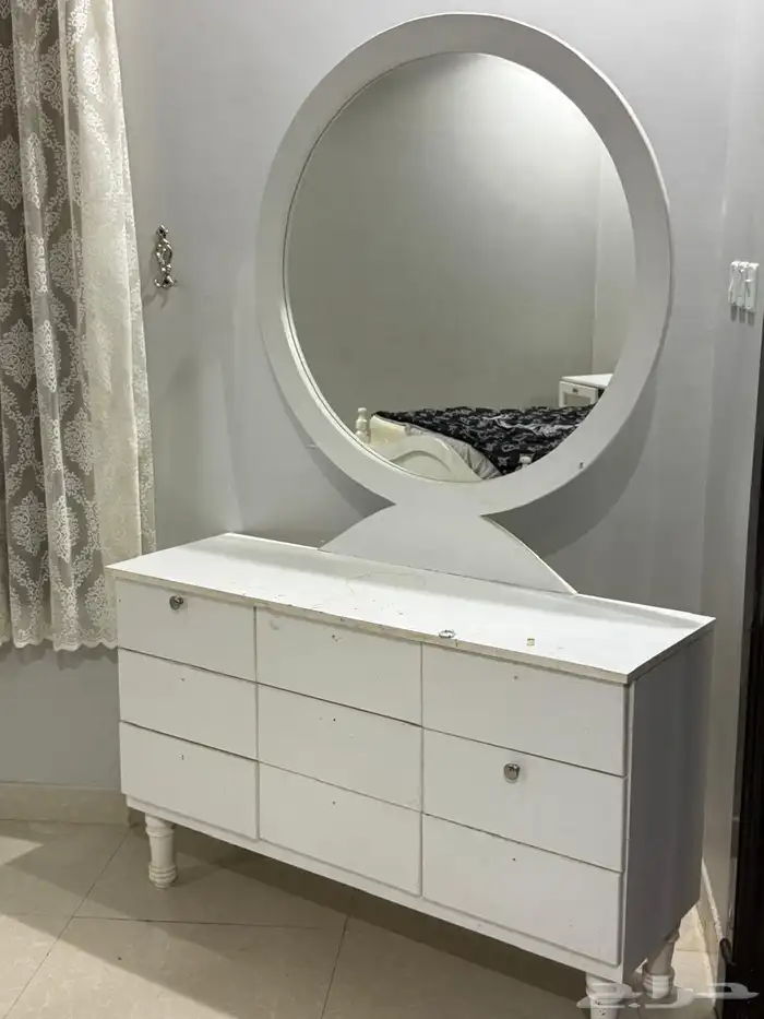 اثاث وثلاجه مع طاوله طعام مع غرف نوم بدون مكيفات 9