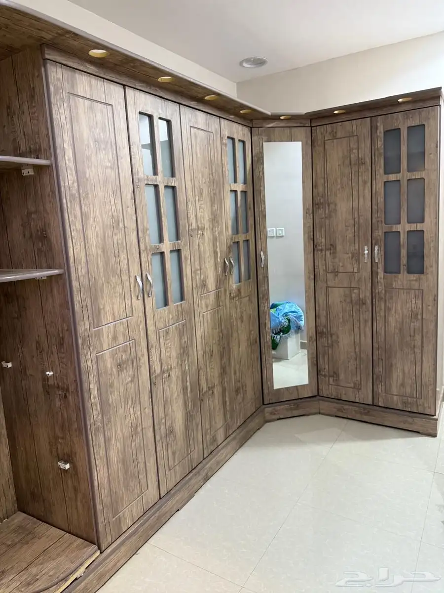اثاث وثلاجه مع طاوله طعام مع غرف نوم بدون مكيفات 11