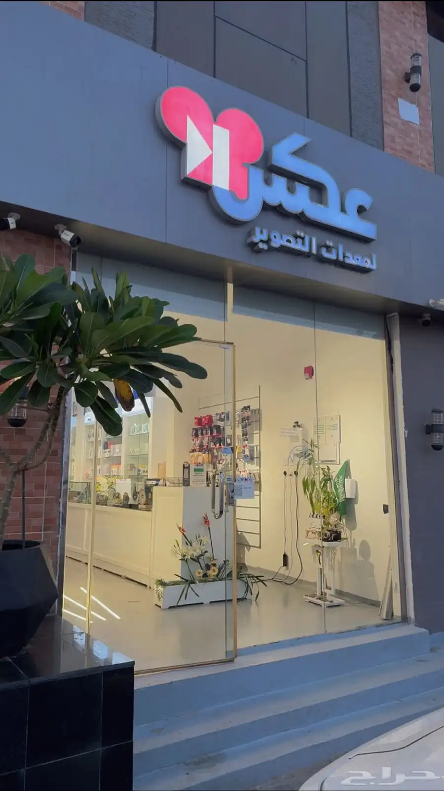 محل يوفر لكم جميع معدات التصوير في جيزان كاميرات وعدسات 0