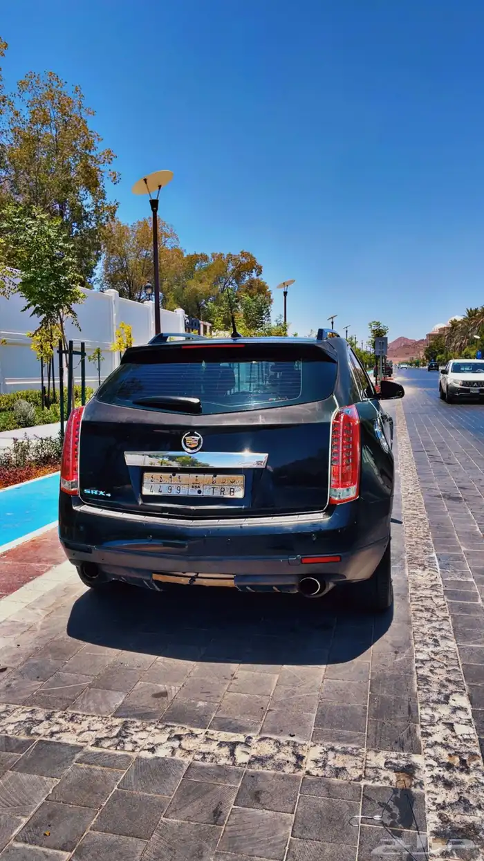 كاديلاك srx 2011 5