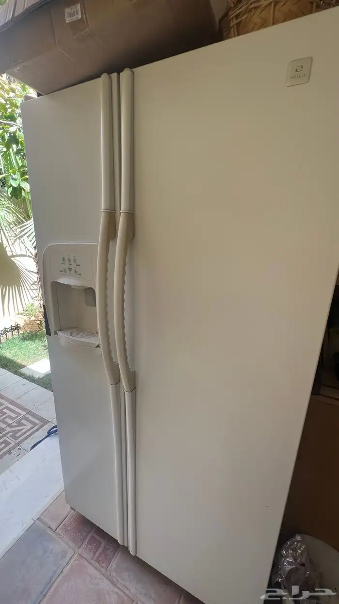 للبيع ثلاثجه مع فريزر وصانعة ثلج 0