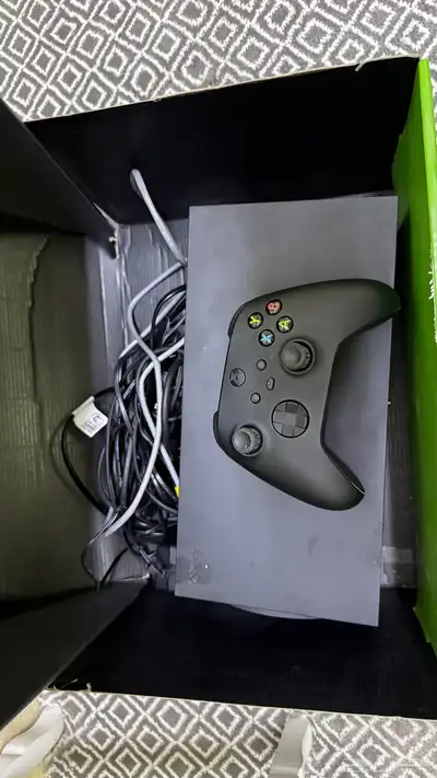 اكس بوكس مع شاشه يد وحده 0