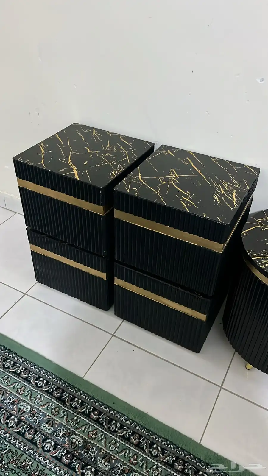 طقم طاولة ارضية مع أربع خدمات  وطاولة شاشه 0