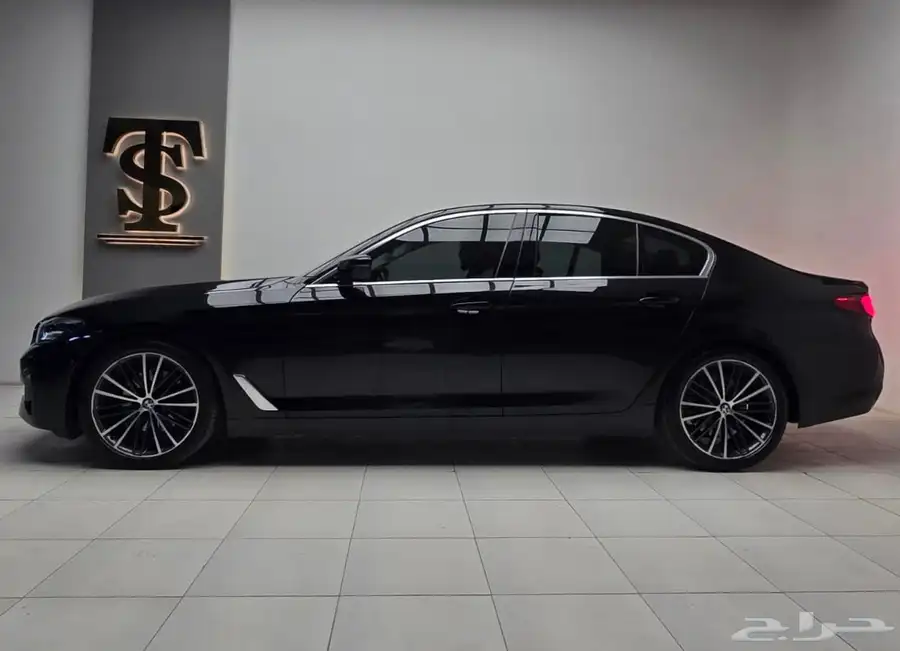 بي ام دبليو 2022 ( 520i ) 2