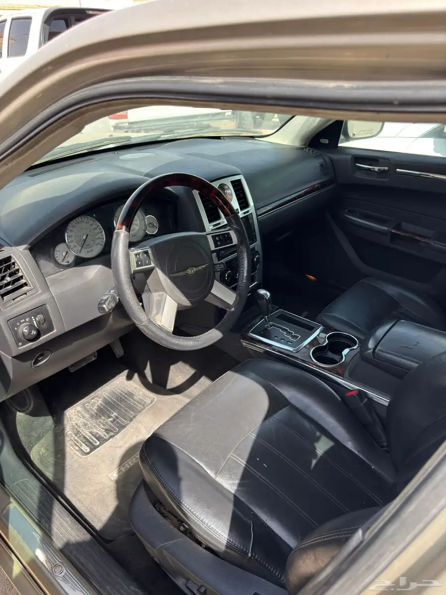 كرايزلر C300 V8 4