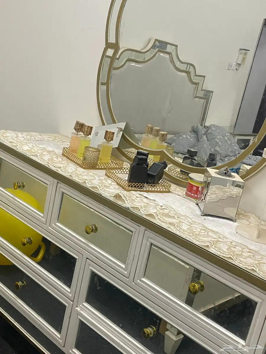 تسريحه مع مرايه ب 300   دروج سحابيه 200 0