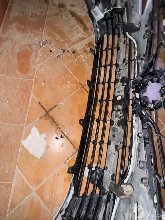 صدام كامري 2023 لون لؤلؤي 12