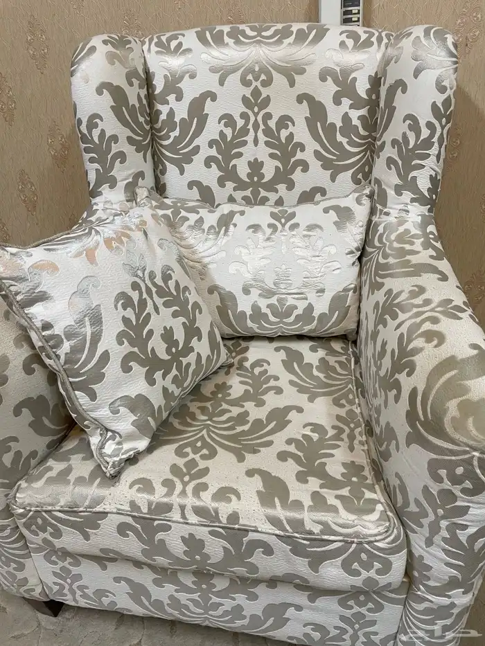 طقم كنب مودرن بحاله ممتازه استعمال بسيط جدا يكفي عشر اشخاص 1